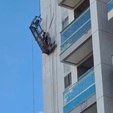 Andaime dá pane, e operários ficam presos no 7º andar de prédio (CBMDF/Divulgação - 02.06.2023)